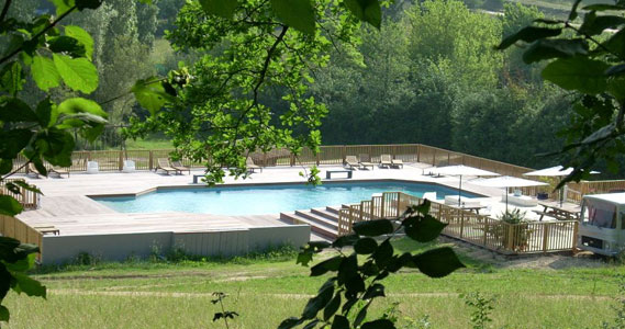 Camping Les Ormes swimming pool