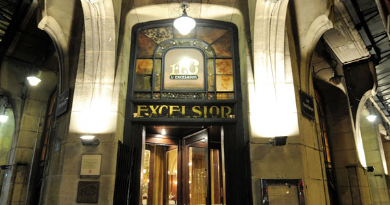 L’Excelsior: Hotel Entrance