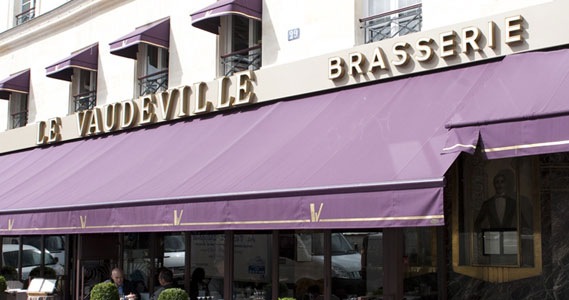 Le Vaudeville: Hotel Entrance
